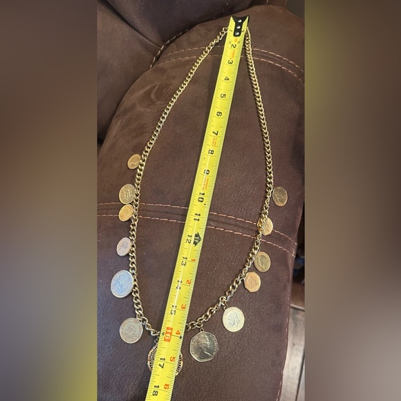 Vintage Gold Coin Pendant Necklace - Picture 4 of 4